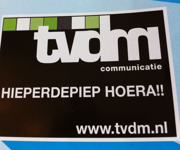 Moeilijk leesbaar logo communiceert niet