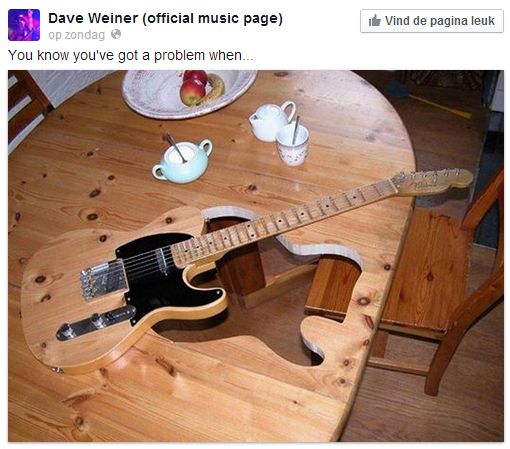 Maandagmorgenhumor: gezellig met zijn allen aan gita... eh, tafel!